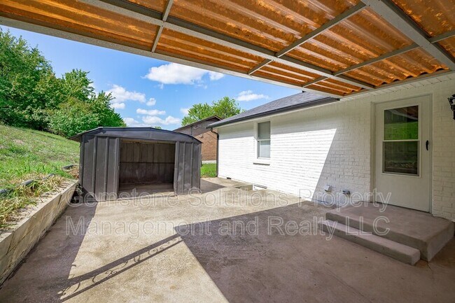 Building Photo - 344 Kingview Dr