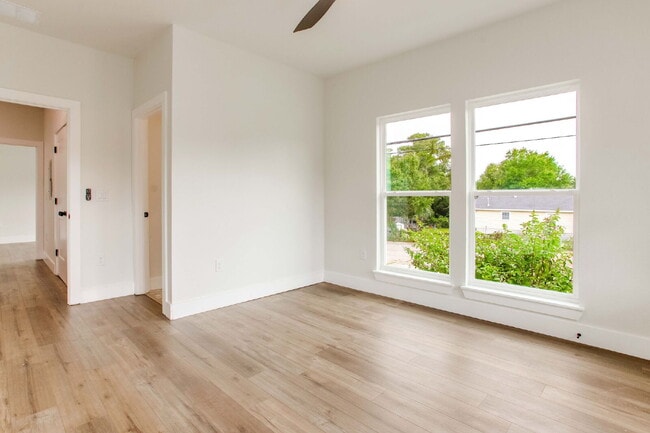 Building Photo - Build in 2025, 3 bed 3 bath near downtown!