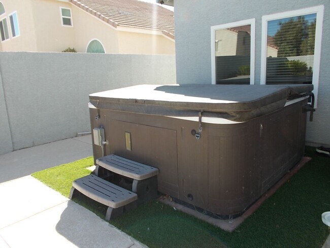 Building Photo - Spacious 4-Bed Home in Quiet Las Vegas Cul-de-Sac with Private Backyard