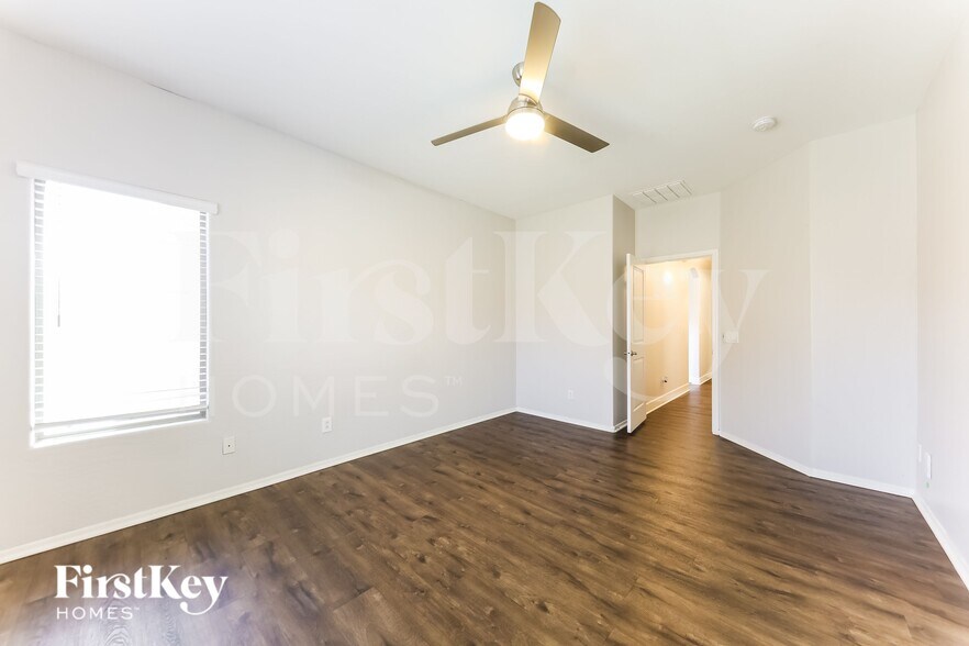 Building Photo - 13030 W Windrose Dr