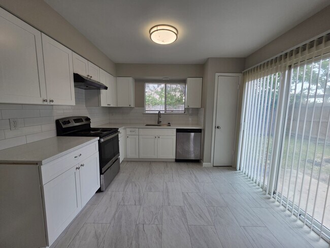 Building Photo - 6607 Pouter Dr