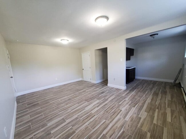 Building Photo - 1300 Green Ln.
