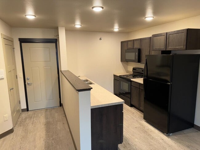 Building Photo - 922 Charles St