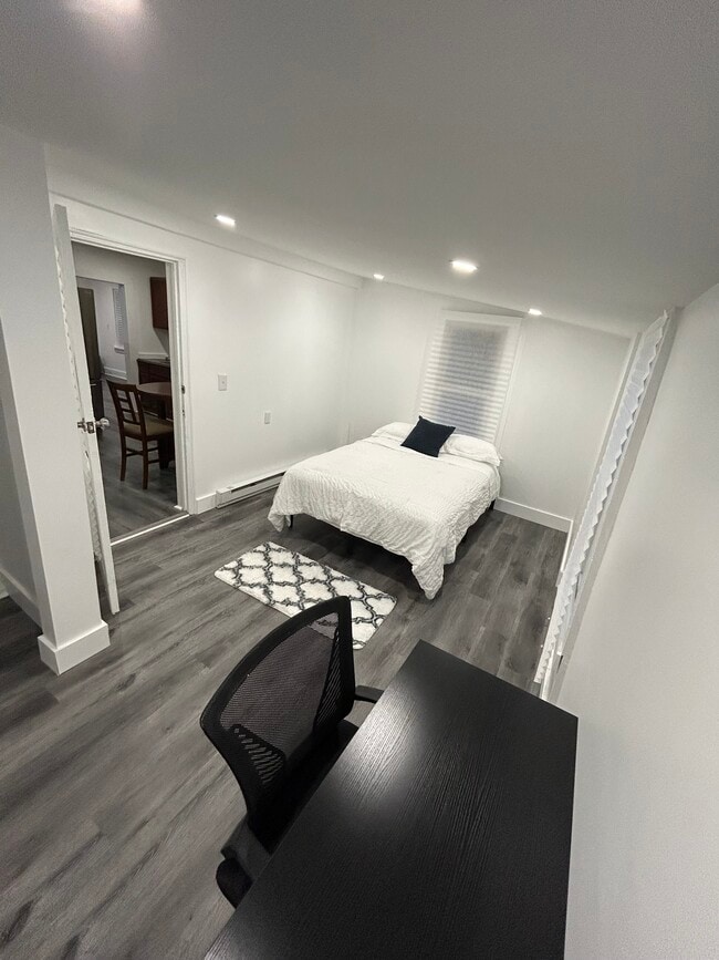 Building Photo - 82 Chapin St