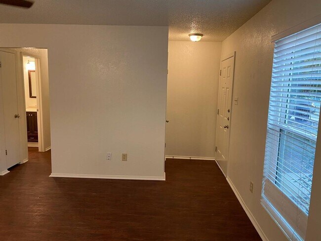 Building Photo - 7307 Cooper Ln
