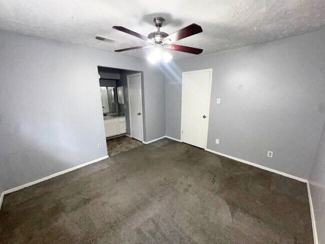 Building Photo - 4806 Ripple Creek Dr