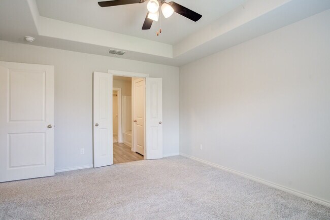 Building Photo - Modern townhome in South Lubbock