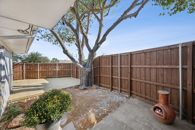 Building Photo - 501 Rogers Way