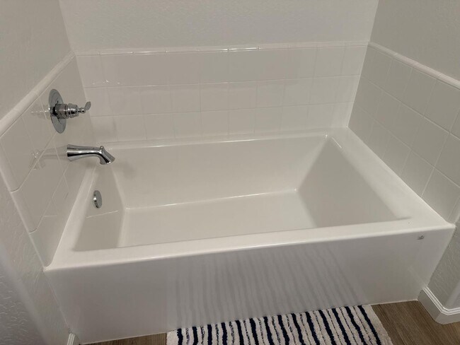 Building Photo - 761 S Kandarian Ave