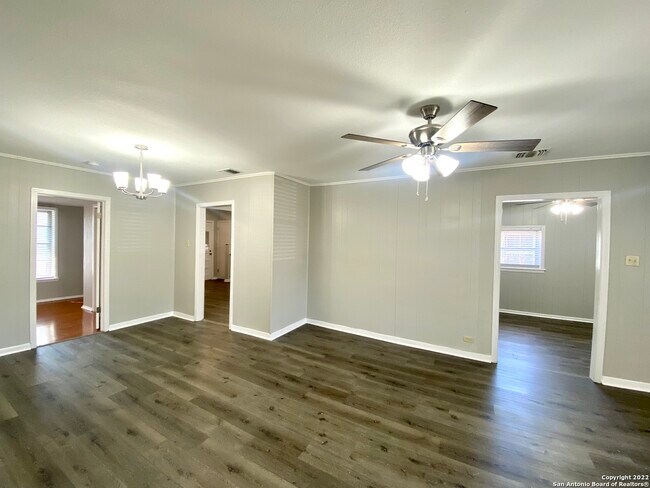 Building Photo - 178 Sweetbriar Ave