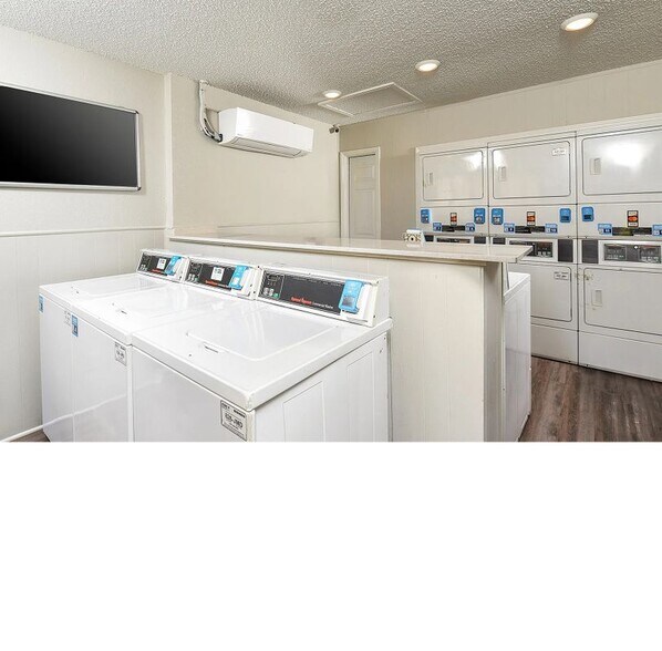 Building Photo - 9971 Quail Blvd