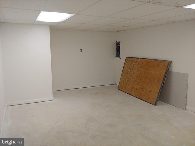 Building Photo - 214 Stonybrook Dr