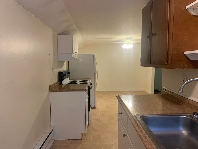 Building Photo - 354A Main, 8