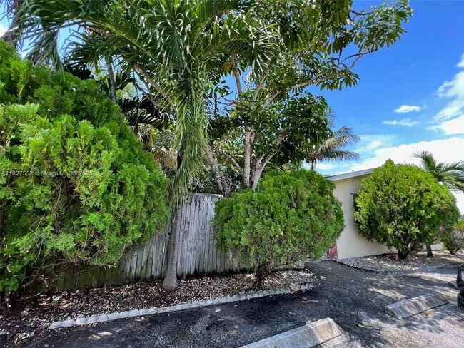 Primary Photo - 4841 SW 45th Ave