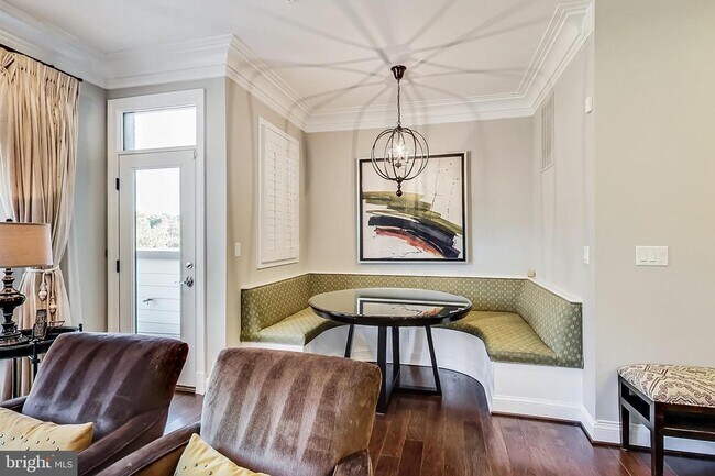 Building Photo - 10821 Symphony Park Dr