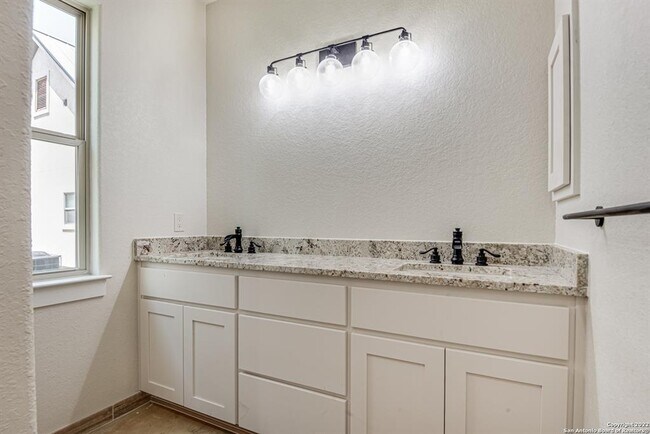 Building Photo - 1702 Gruene Vineyard Crossing