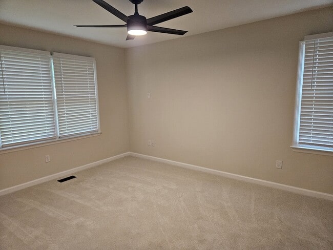 Building Photo - 907 11th Ave N