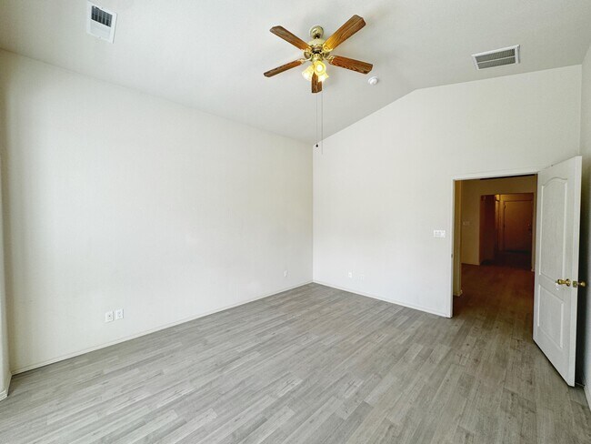 Building Photo - 7152 Elk Creek Rd NE