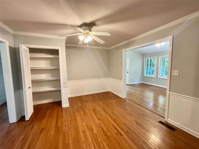 Building Photo - 665 Gregory Manor Dr SW