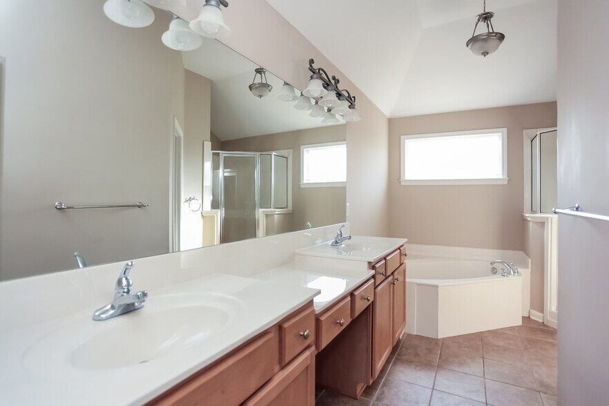 Building Photo - 5837 Stonewall Dr