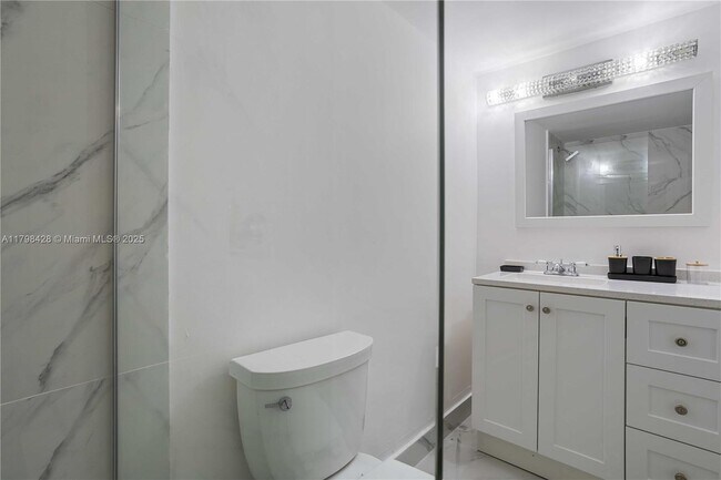 Building Photo - 18051 Biscayne Blvd
