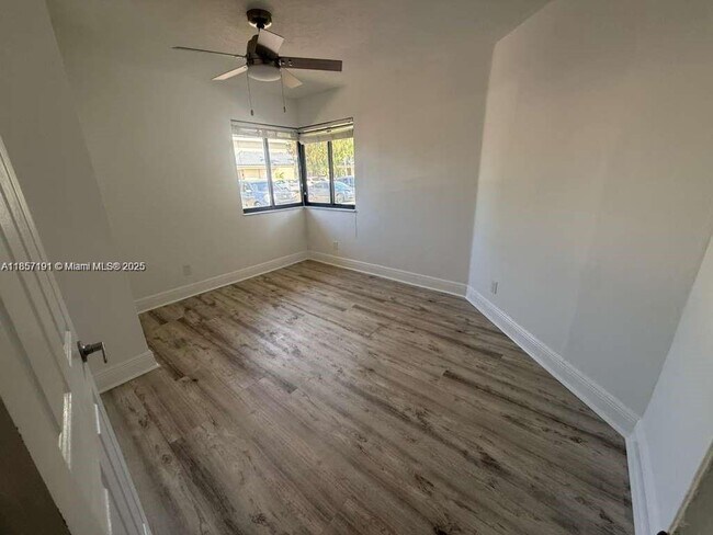 Building Photo - 8148 NW 17th Manor