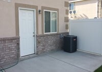 Building Photo - Beautiful Townhouse for Rent in Harrisville