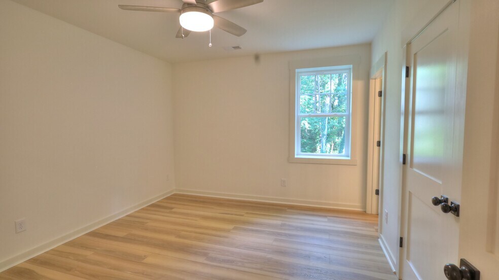 Unit B - 345 W Stewart Ave