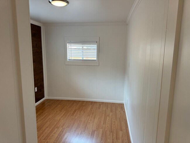 Building Photo - Updated 3 bedroom 2 bathroom duplex in his...