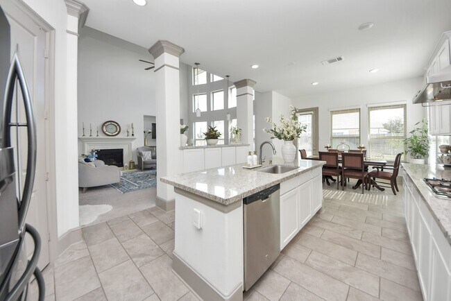 Building Photo - 1911 Sapphire Pines Ln