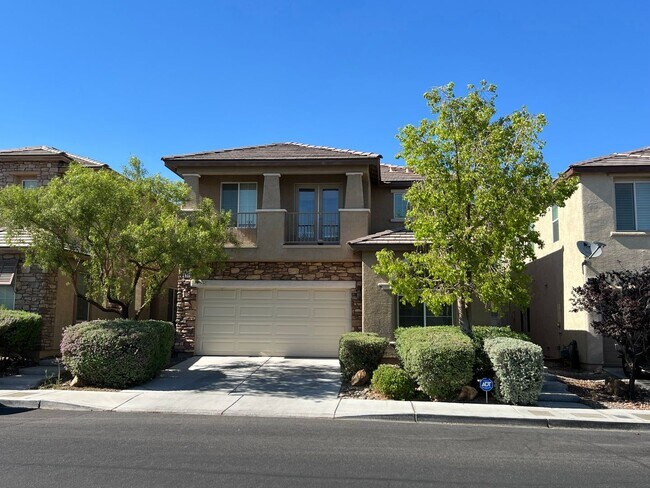Building Photo - ABSOLUTELY AMAZING! Large 4 bedroom 2 stor...