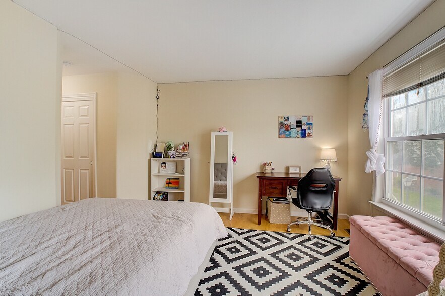 2nd Bedroom - 16 Castle Dr