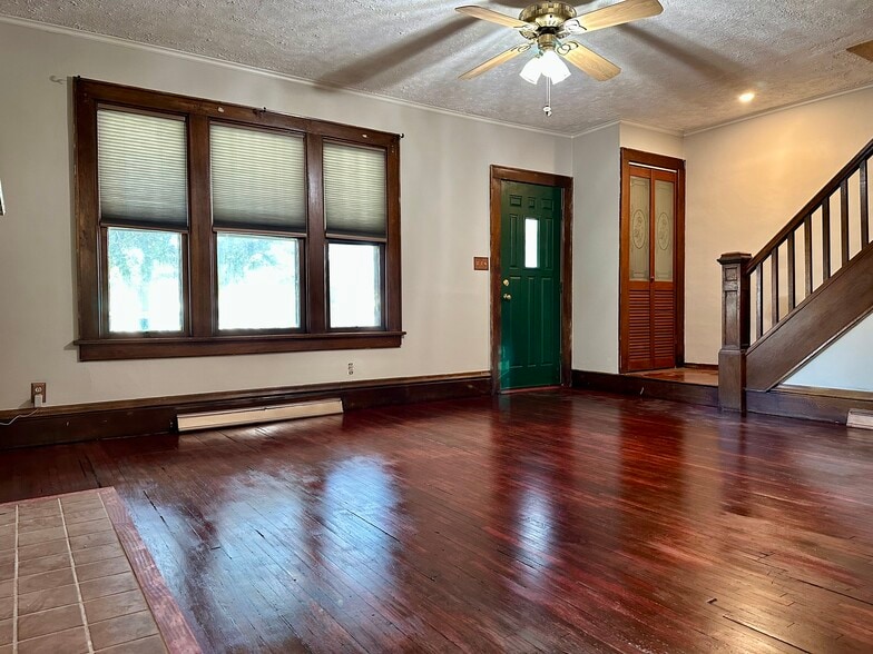 Living Room - 784 Carpenter St
