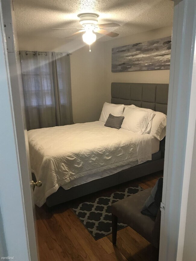 Building Photo - 1 br, 1 bath Duplex - 2715 Cleburne St Apt...