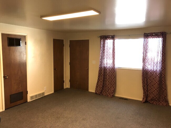 Building Photo - 814 N 700 E