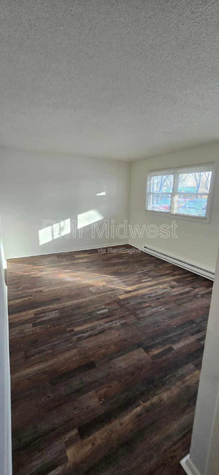 Building Photo - 570 US-52