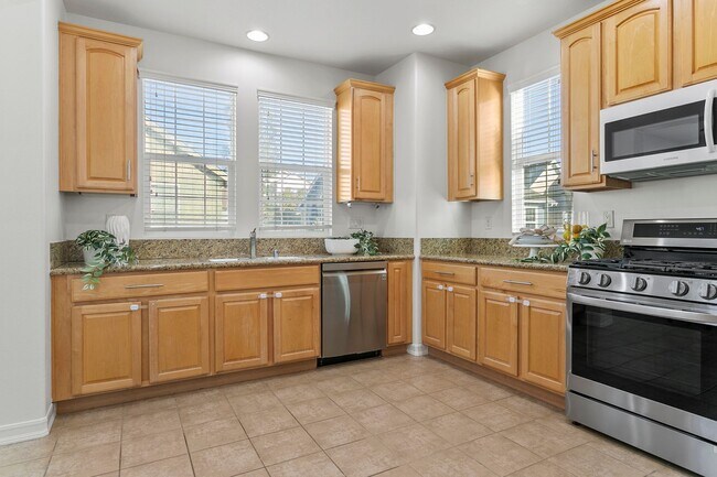 Building Photo - Tri-level Home in Ladera Ranch, now available!