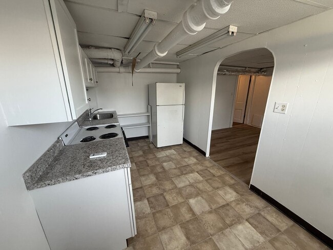 Building Photo - 1 bedroom, 1 bathroom Apartment! AVAILABLE NOW!