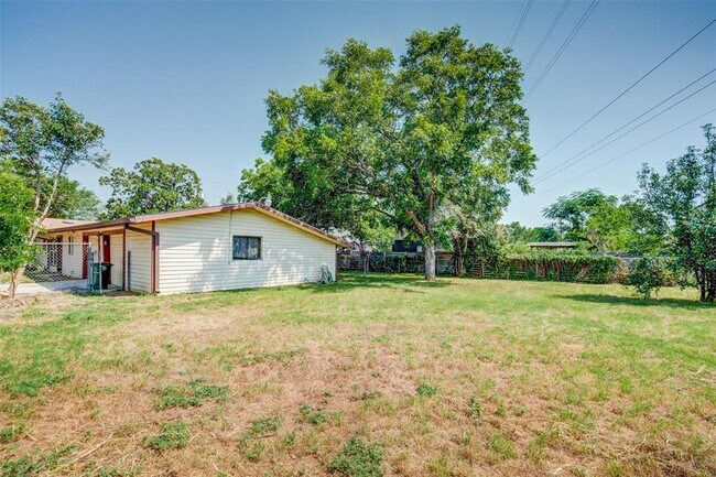 Building Photo - 1604 Springdale Rd