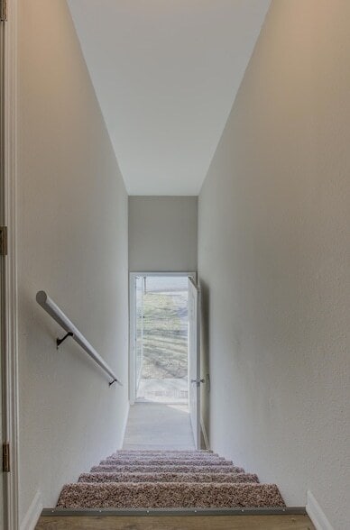 Building Photo - 420 N Shiloh Ave