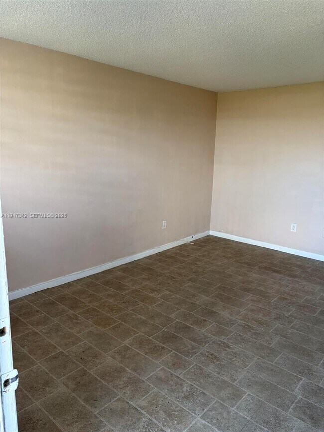 Building Photo - 1801 S Treasure Dr