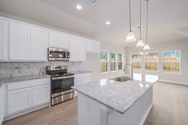 Building Photo - 12983 Skyline Dr