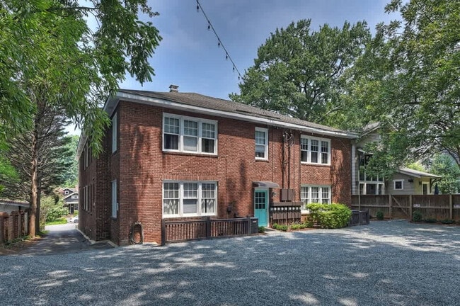 Building Photo - 518 Lamar Ave