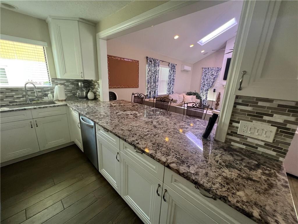 Building Photo - 5068 Beechwood Rd