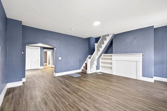 Building Photo - Newly renovated property