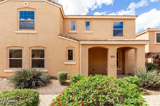 Primary Photo - Beautiful 3 bedroom plus den, 2.5 bath hom...