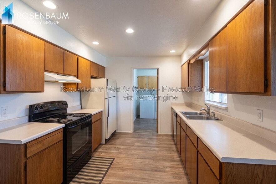 Building Photo - 11286 Western Sunset Dr