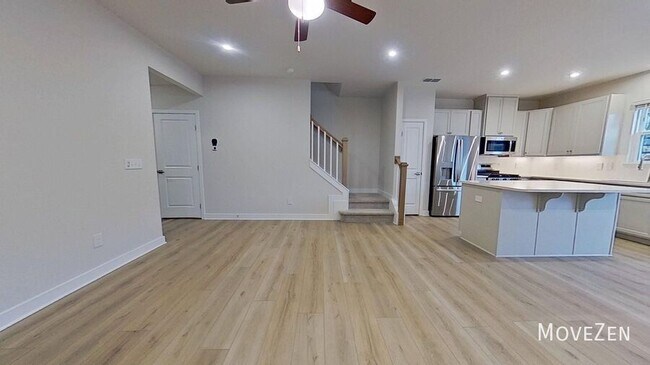 Building Photo - 208 Lograto Ln