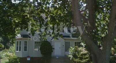 Building Photo - 2800 Elisha Ave