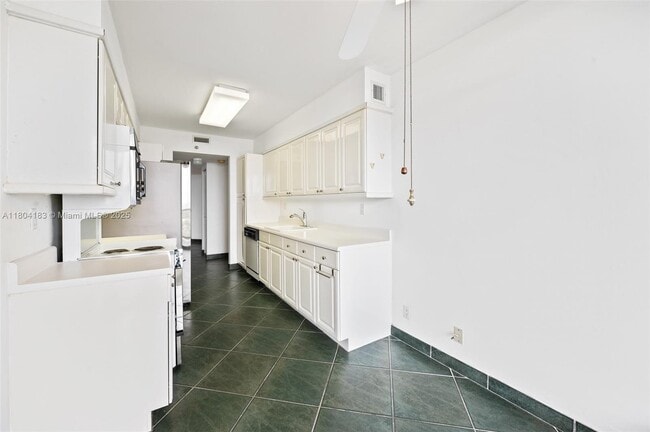 Building Photo - 3600 Yacht Club Dr
